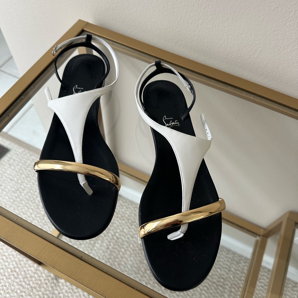 NEW! Christian Louboutin Athinita Leather Sandals. Size 41.